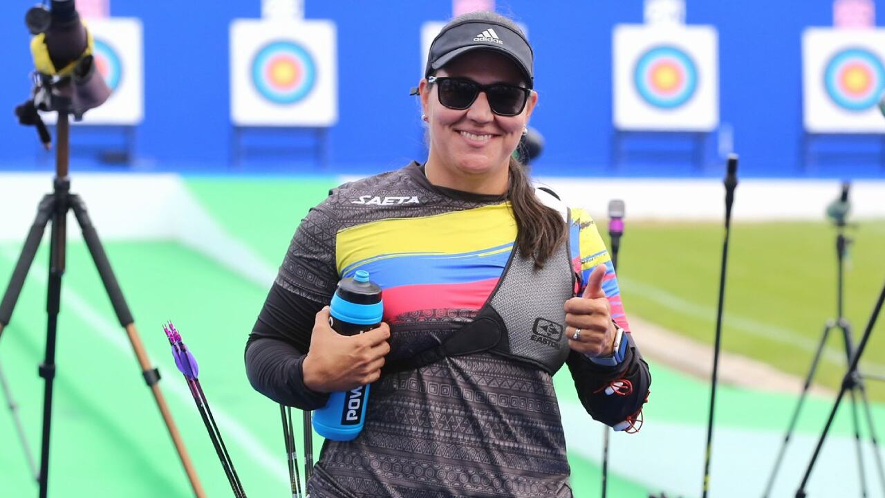 Ana María Rendón, sonriente tras su arranque en el tiro con arco