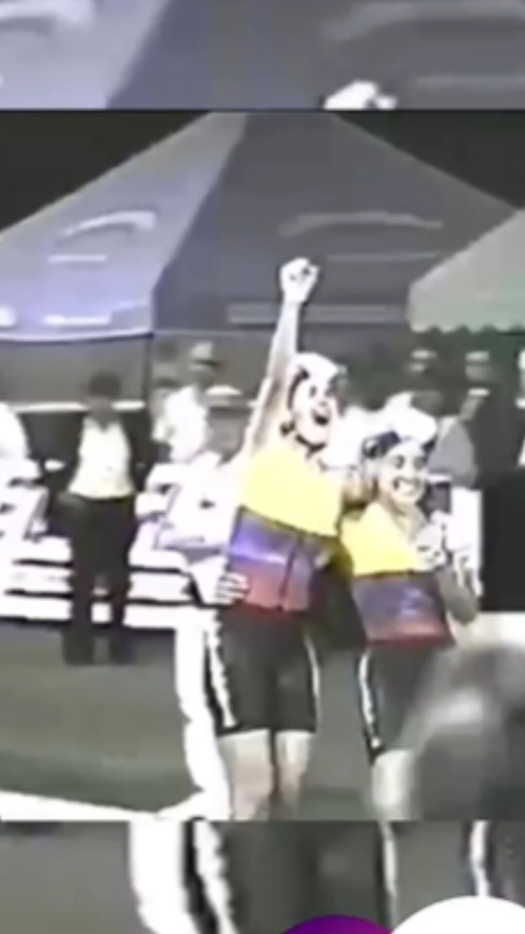 Luz Mery Tristán celebrando su título mundial de patinaje.