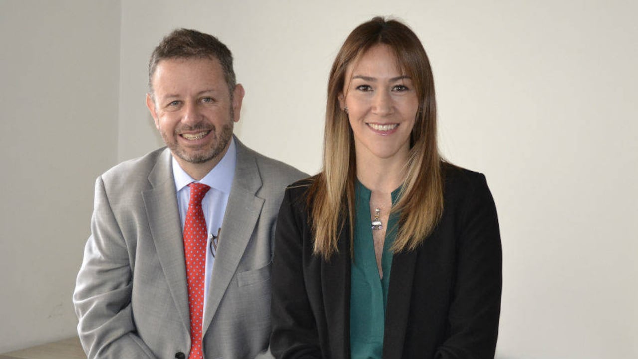 Hernán Adolfo Ramón, gerente de B. Braun para Colombia y Ecuador y Natalia Moreno, gerente de la división Aesculap de B. Braun. Cortesía