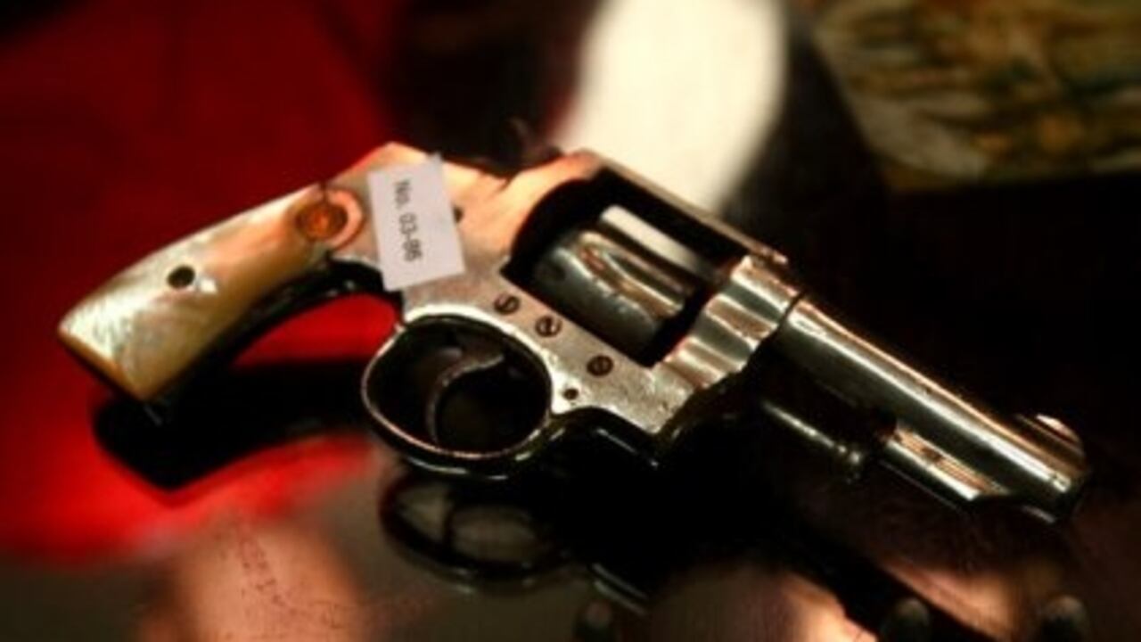 El alcalde de Bogotá buscará prohibir el porte de armas de fuego.