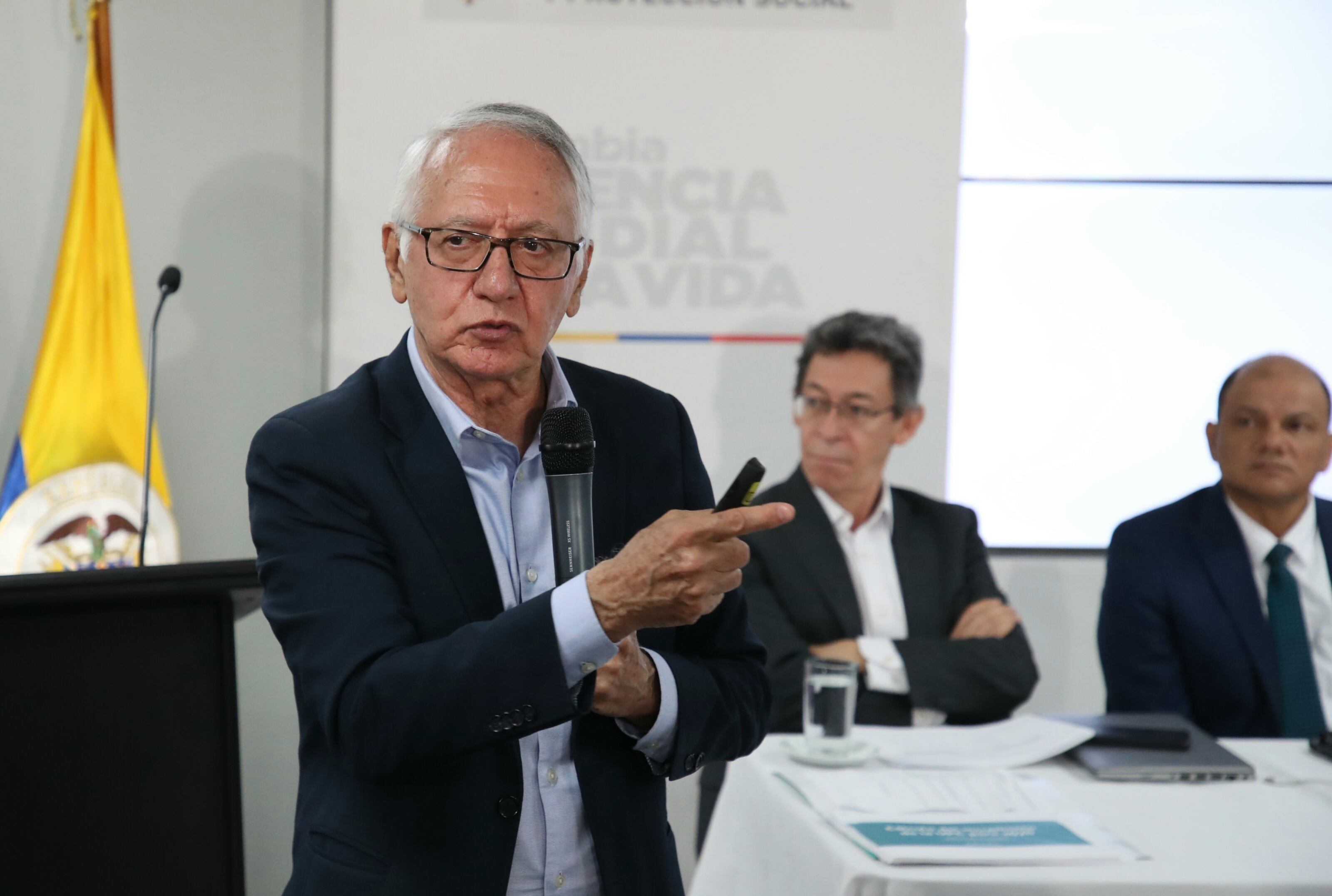 Guillermo Alfonso Jaramillo ministro de salud