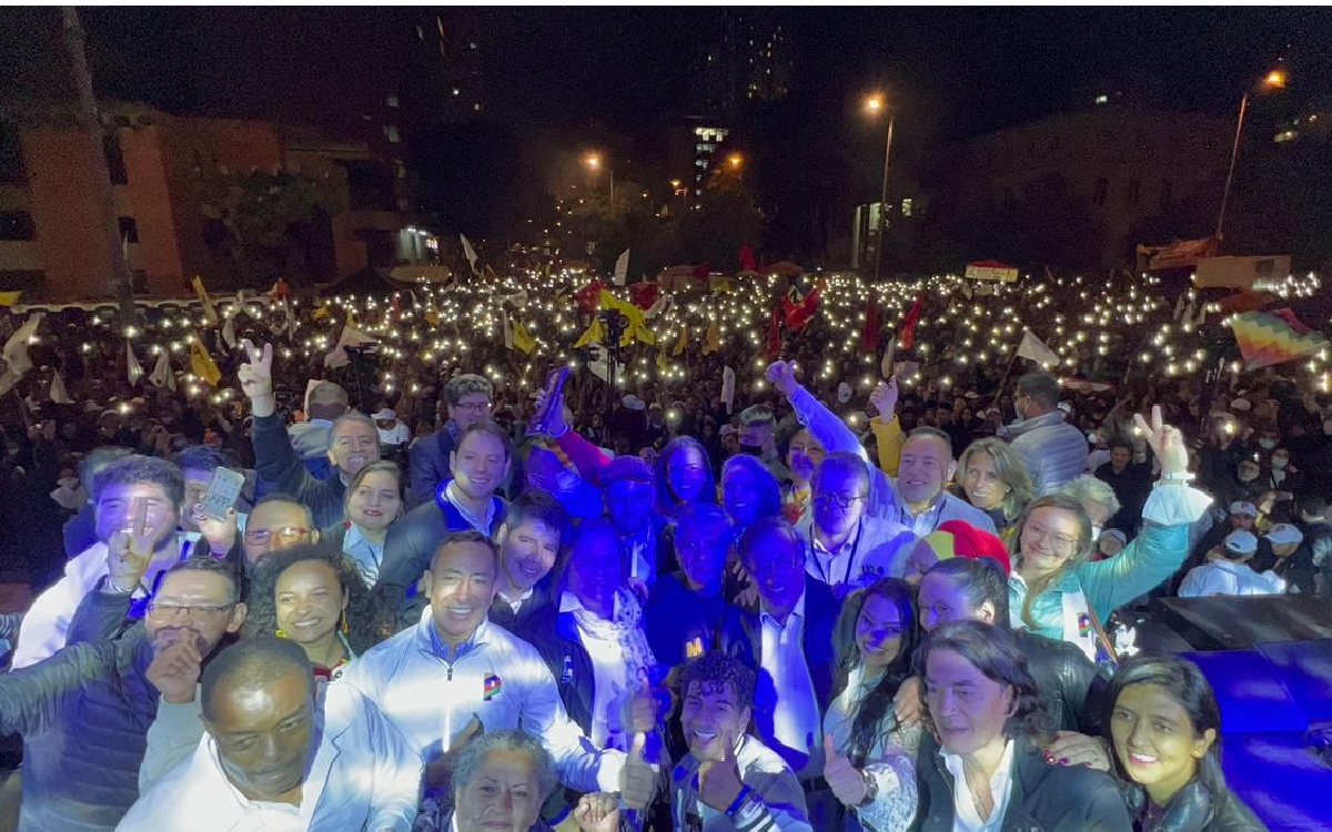 Según la campaña de Petro, al evento asistieron cerca de 15.000 personas.