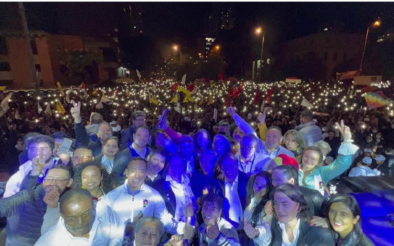 Según la campaña de Petro, al evento asistieron cerca de 15.000 personas.