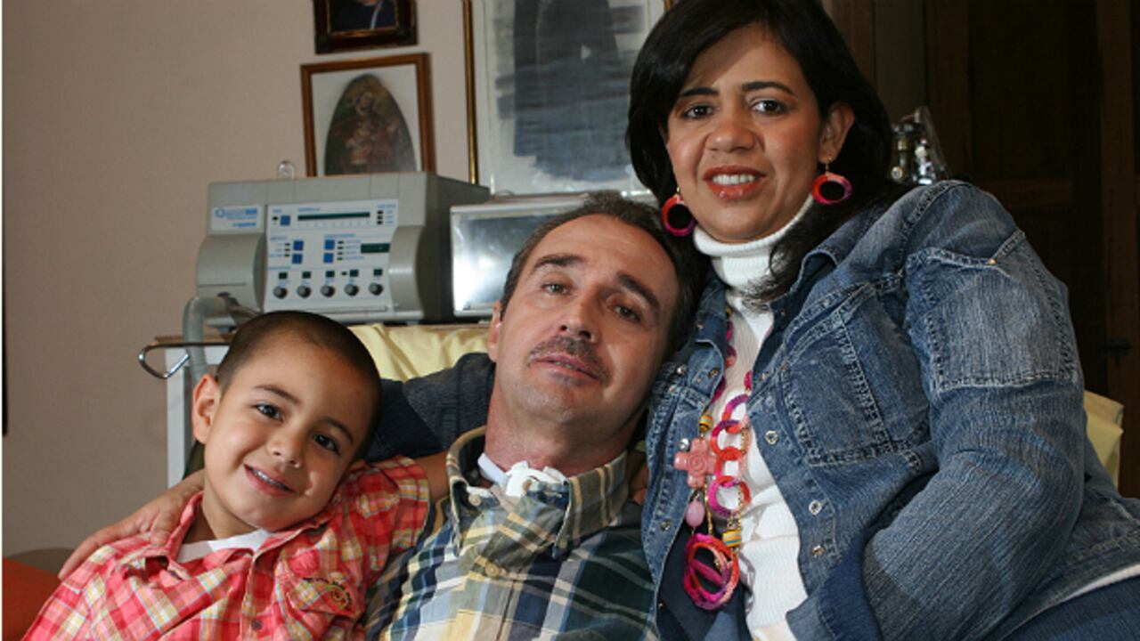 En medio de la angustia el profesor Montoya y su familia recibieron una buena noticia por parte de la clínica, está libre de covid-19, la prueba salió negativa.