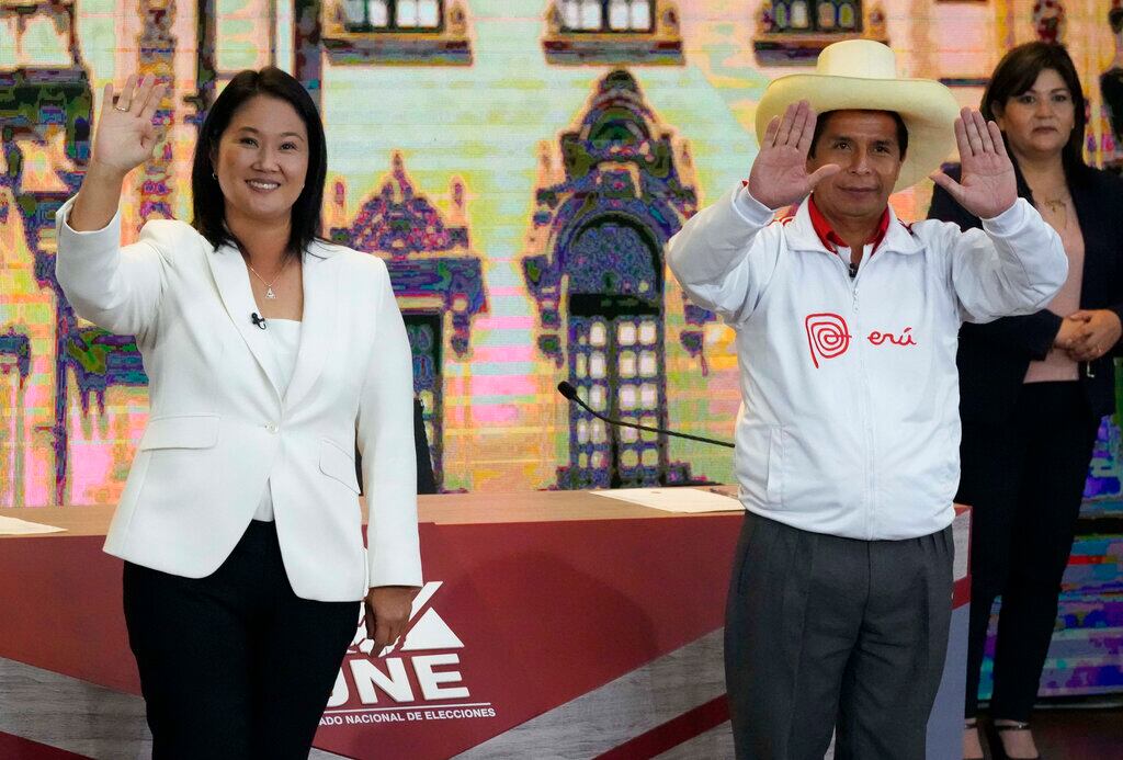 En un tenso y reñido conteo, Castillo se impuso por un margen corto ante su contendiente, Keiko Fujimori.