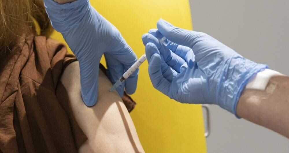 Moderna ha recibido más de 2.500 millones de dólares del Gobierno de Estados Unidos para este proyecto y ha prometido entregar seis millones de dosis en una primera fase.