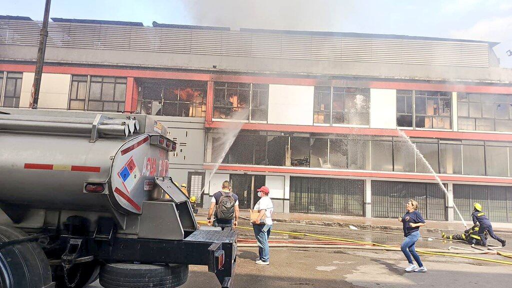 Voraz incendio en Ibagué.