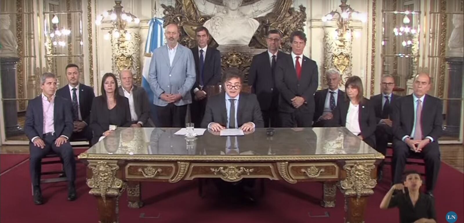 El presidente dio a conocer (mediante una presentación en televisión nacional), los cambios que sufrirá la política de este país.