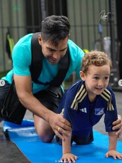 Falcao junto a su hijo, Jedidiah.