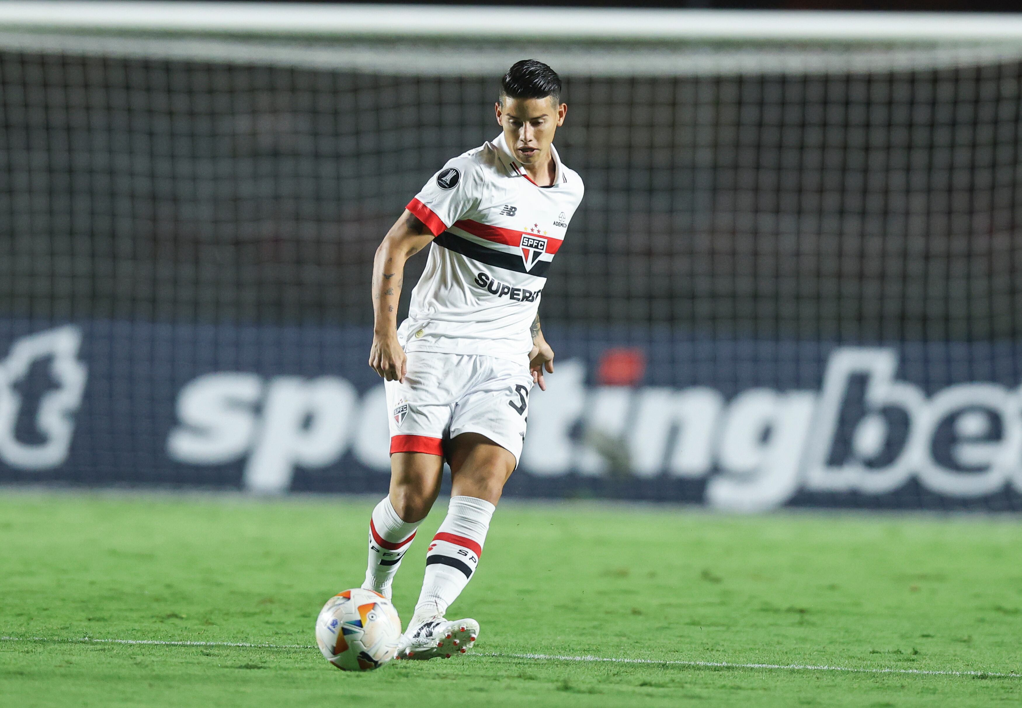 SAO PAULO, BRAZIL - APRIL 10: James Rodriguez of Sao Paulo controls the ball during a Group B match between Sao Paulo and Cobresal as part of Copa CONMEBOL Libertadores 2024 at MorumBIS on April 10, 2024 in Sao Paulo, Brazil. (Photo by Alexandre Schneider/Getty Images)