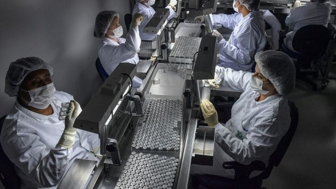Probada a gran escala en Brasil, la tasa de eficacia de CoronaVac fue de 50%. Pero en la vida real, sus efectos podrían tener mayor alcance.