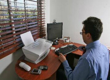 Para el 55% de los encuestados, lo favorable de este sistema es que es posible lograr un equilibrio entre lo laboral y lo familiar. Foto: Archivo Semana