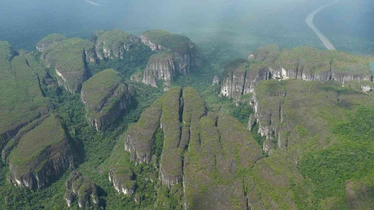 Enero, junio, julio, octubre y diciembre fueron los meses seleccionados para que los colombianos puedan conocer desde el aire a Chiribiquete. Foto: Parques Nacionales Naturales
