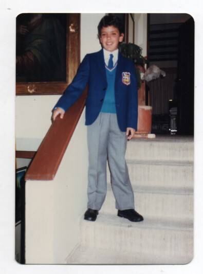 De mamá aprendió a tocar la guitarra y a amar la música tolimense. Pero fue en la primaria, en el colegio Saint George de Bogotá donde descubrió su faceta de lector empedernido. 