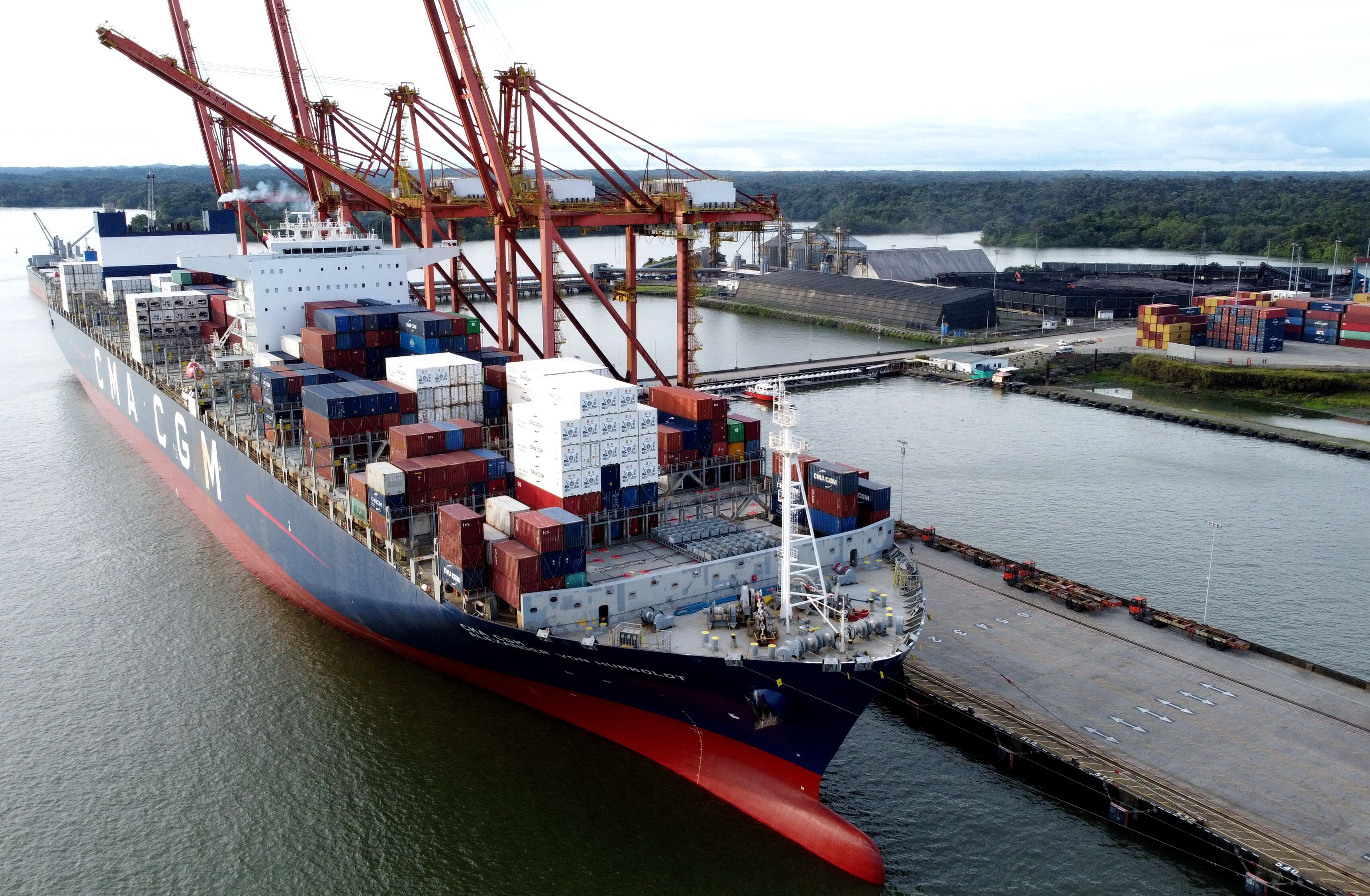 El buque, CMA CGM Alexander Von Humboldt llegó a Buenaventura, es el barco de carga mas grande que ha llegado a un puerto de sudamerica. Tiene 396 metros de largo y 53.6 metros de ancho, tiene capacidad para transportar 16.022 contenedores