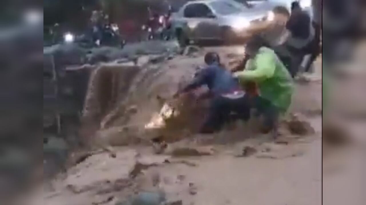 La situación ocurrió en la carretera que comunica al corregimiento El Palo con el municipio, sobre el sector del Pedregal.