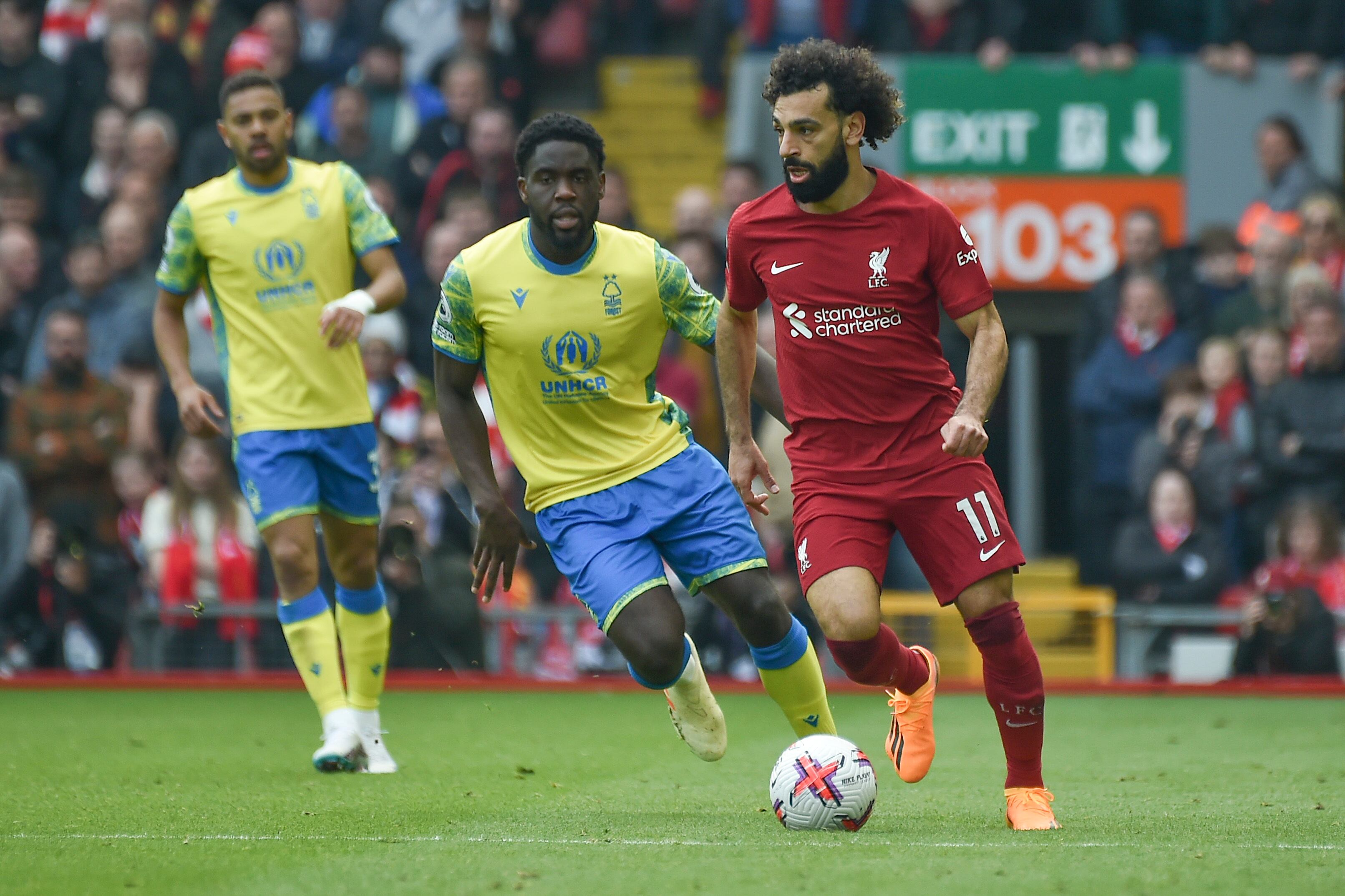 Mohamed Salah del Liverpool controla el balón durante el encuentro de la Liga Premier ante el Nottingham Forest el sábado 22 de abril del 2023. (AP/Rui Vieira)