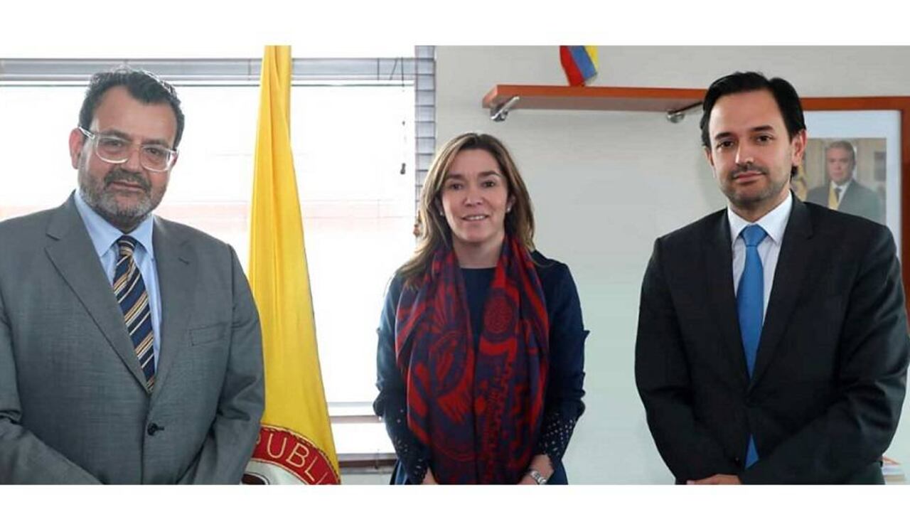 Armando Zamora tomó posesión como presidente de la ANH en marzo pasado. En la imagen aparece acompañado de la ministra de Minas, María Fernanda Suárez, y del viceministro Diego Mesa. Es la segunda vez que Zamora dirige la ANH.