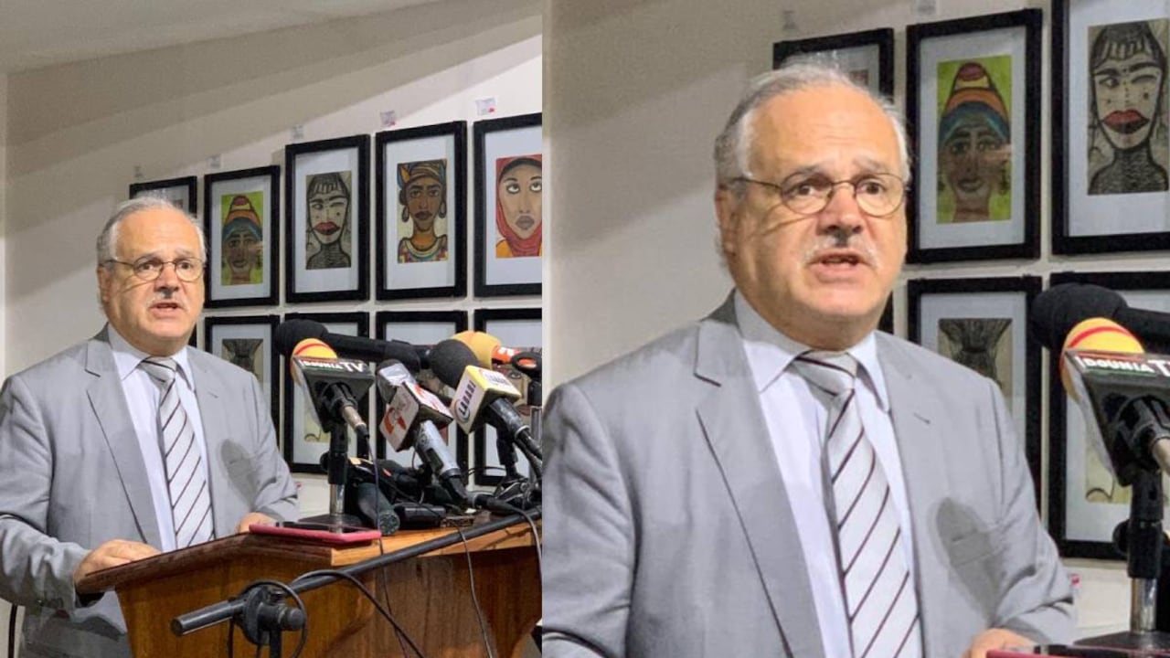 El nuevo poder reclama la marcha del embajador francés, declarado "persona non grata"