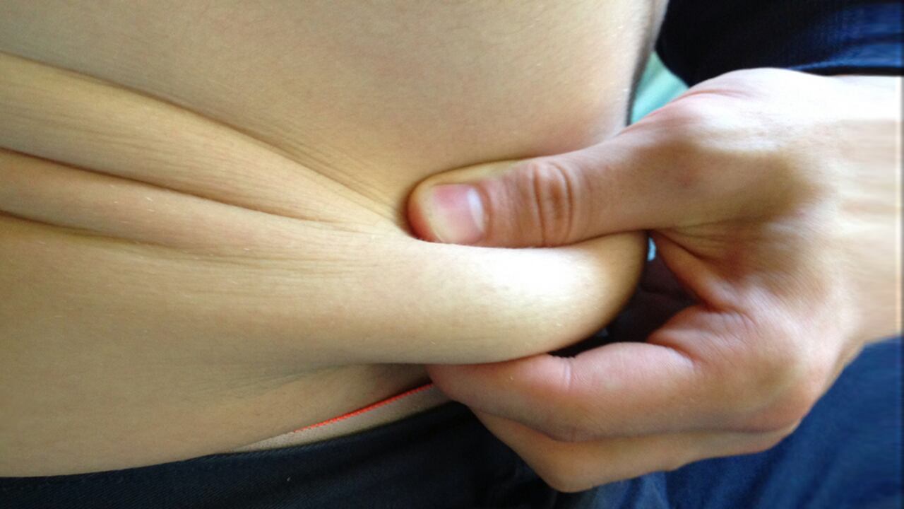 No es lo mismo sudar en un sauna que haciendo ejercicio, que es cuando se usa la energía que se genera consumiendo la grasa corporal que tiene el cuerpo.