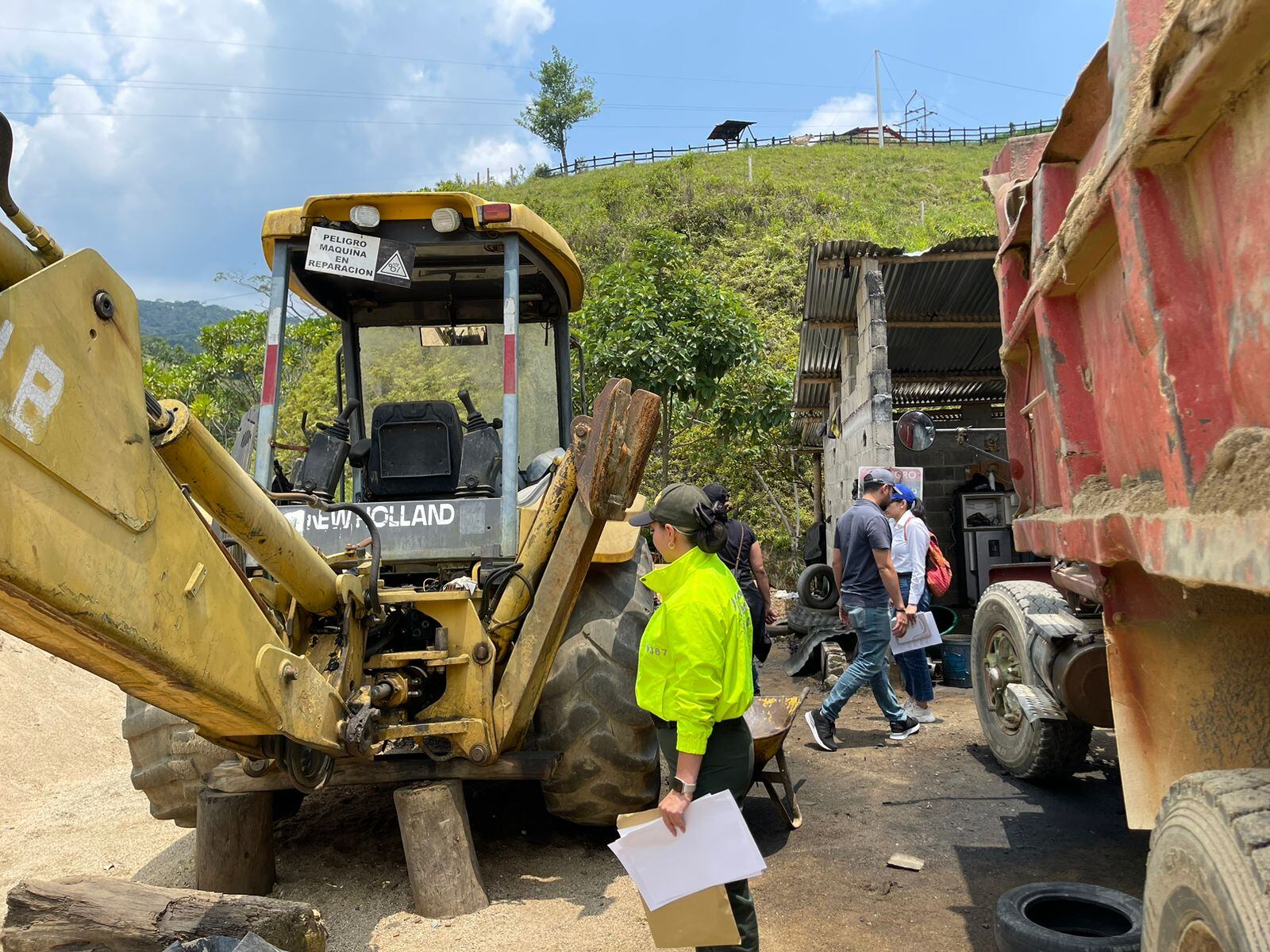 Maquinaria amarilla que pertenecería al Clan de Oriente.