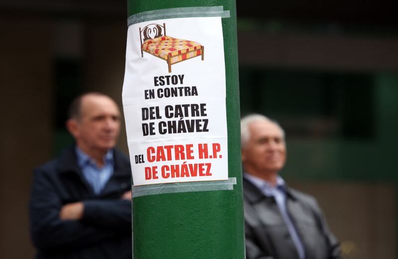 En el nororiente de Bogotá, algunos venezolanos y colombianos salieron a protestar contra el presidente Hugo Chávez. Marcho "porque me siento insultado como colombiano" dijo Omar Díaz, un odontólogo de 54 años.