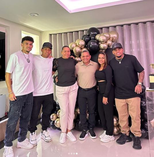Luis Díaz le celebró el cumpleaños a su padre en compañía de su madre y sus hermanos.