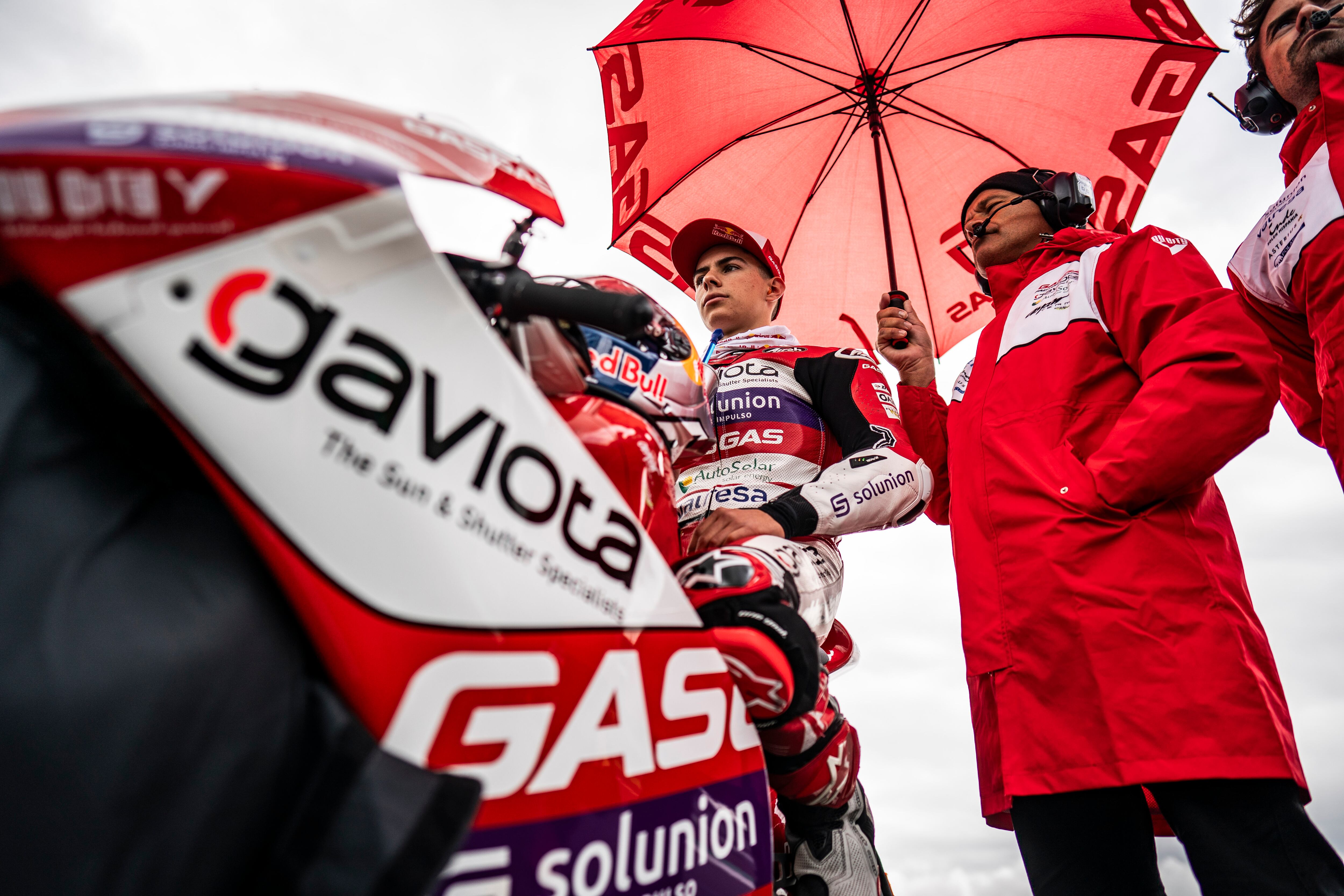 David Alonso Gómez es un piloto de motociclismo hispano-colombiano que participa en la categoría de Moto3