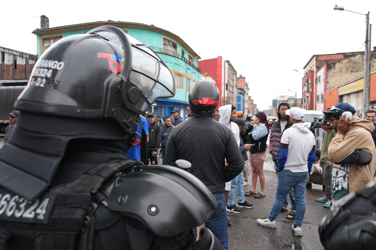 La policía Metropolitana de Bogotá realizó operativo en Santa Fe.