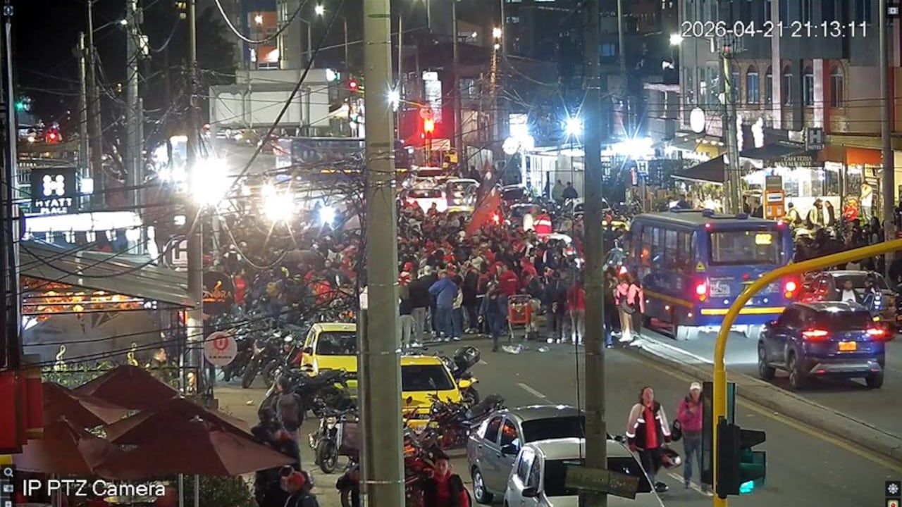 Hinchas del América bloquean la movilidad de la capital.