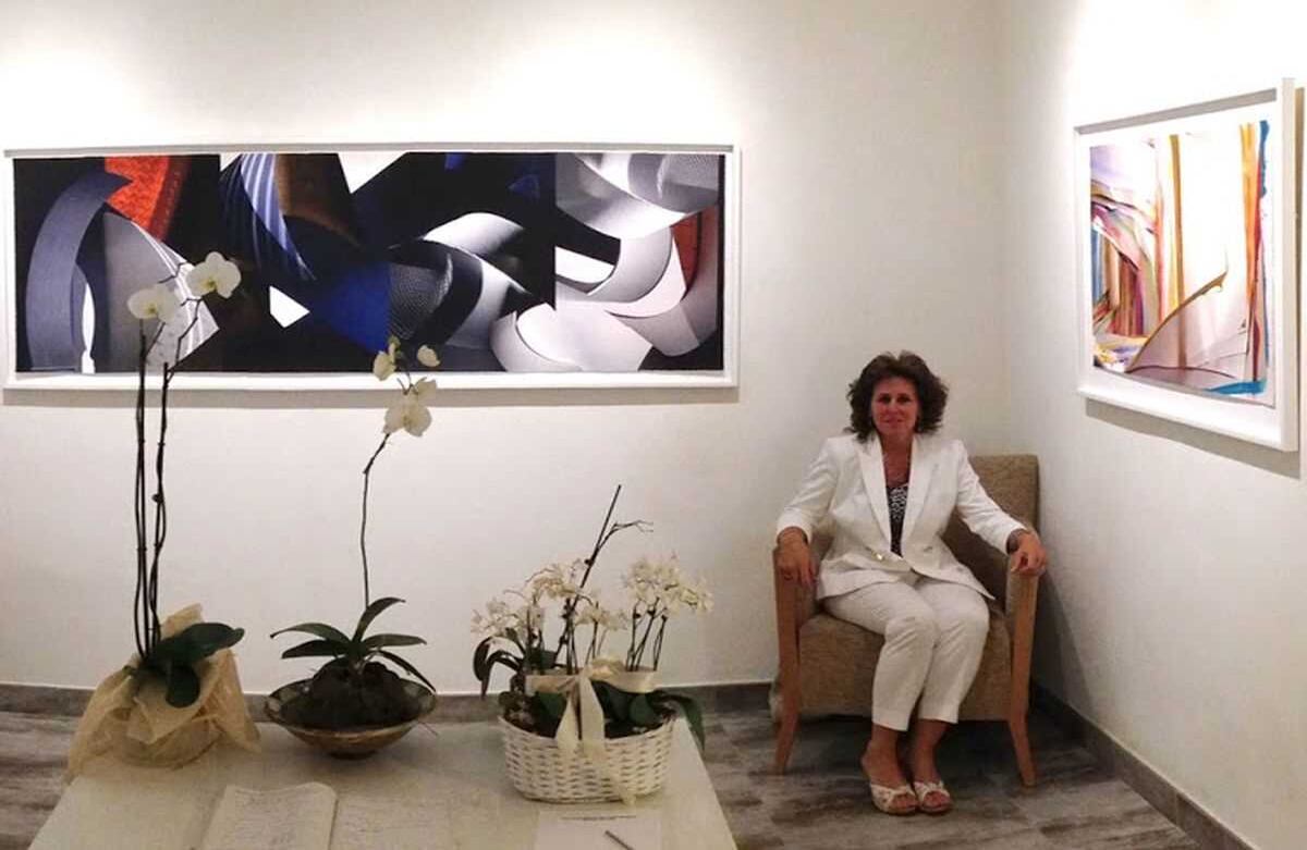 Actualmente, es profesora de fotografía del Departamento de Artes de Kingsborough Community College en Nueva York, y divide su tiempo entre Pietrasanta, Italia y Brooklyn, Nueva York.