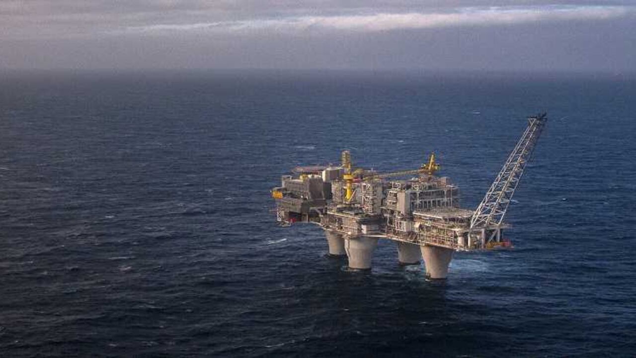 Noruega recurrirá a su fondo soberano, luego del desplome de los precios del petróleo.