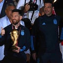Lionel Messi llegando al aeropuerto de Ezeiza este martes en la madrugada