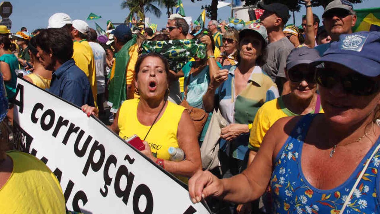 Los brasileños no han dejado de protestar por la corrupción y por la violencia que tiene el país en crisis.