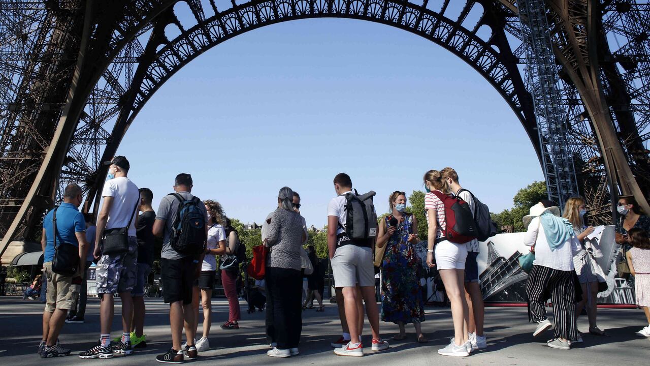 Coronavirus hoy: Torre Eiffel vuelve a recibir público tras cierre de tres meses/Foto: AP