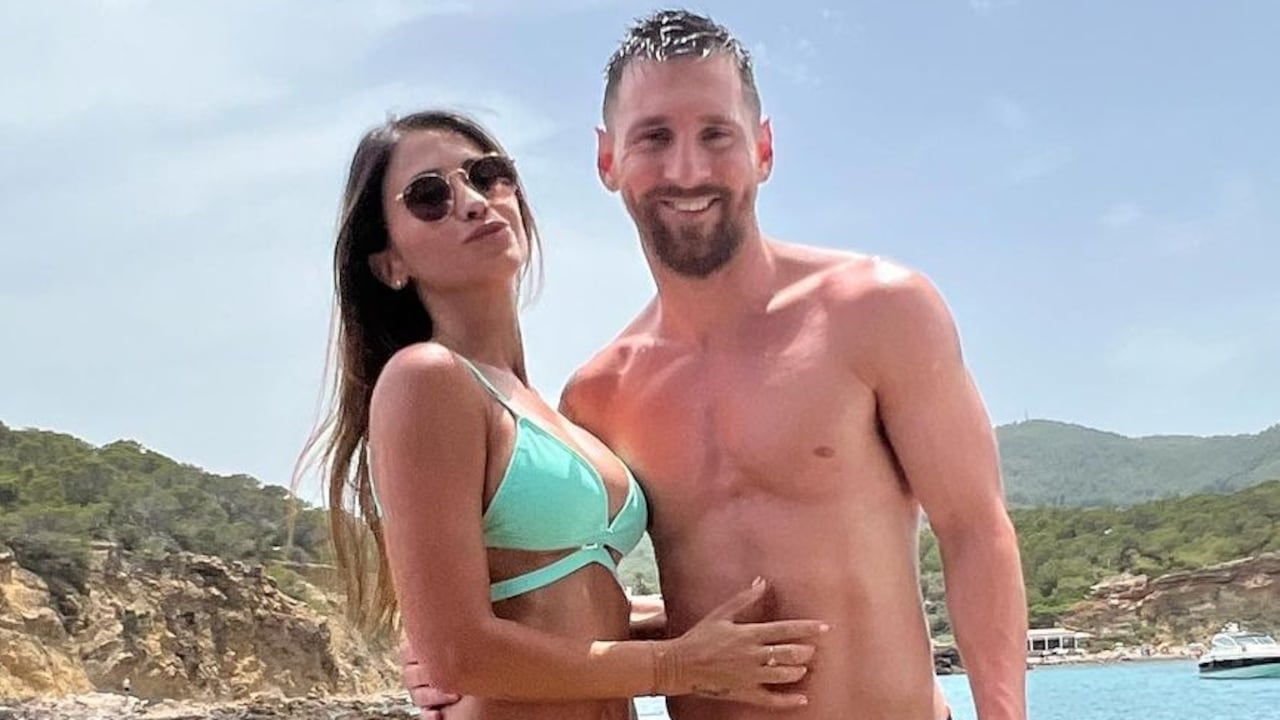 Lionel Messi y su esposa en Ibiza, donde tienen uno de sus hoteles.