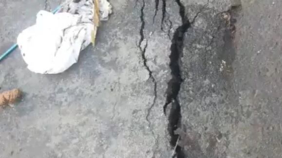 Temblores y lluvias en Colombia: así quedaron algunas calles y viviendas de Bucaramanga.