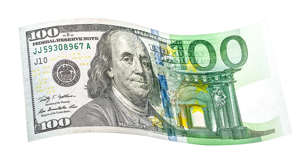 La inflación, la guerra en Ucrania, los temores de recesión y el aumento de las tasas de interés son algunos de los factores que están detrás de la desvalorización del euro frente al dólar.