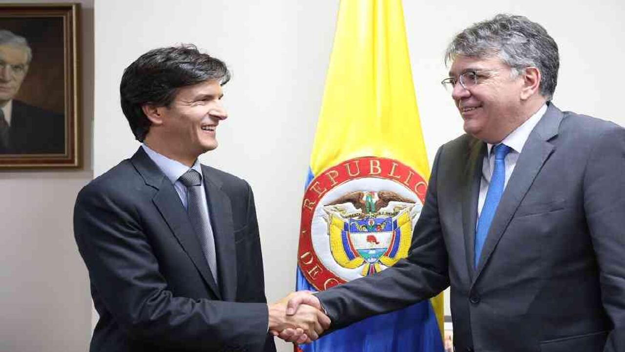 Luis Eduardo Arango, director de Crédito Público, y Mauricio Cárdenas, ministro de Hacienda