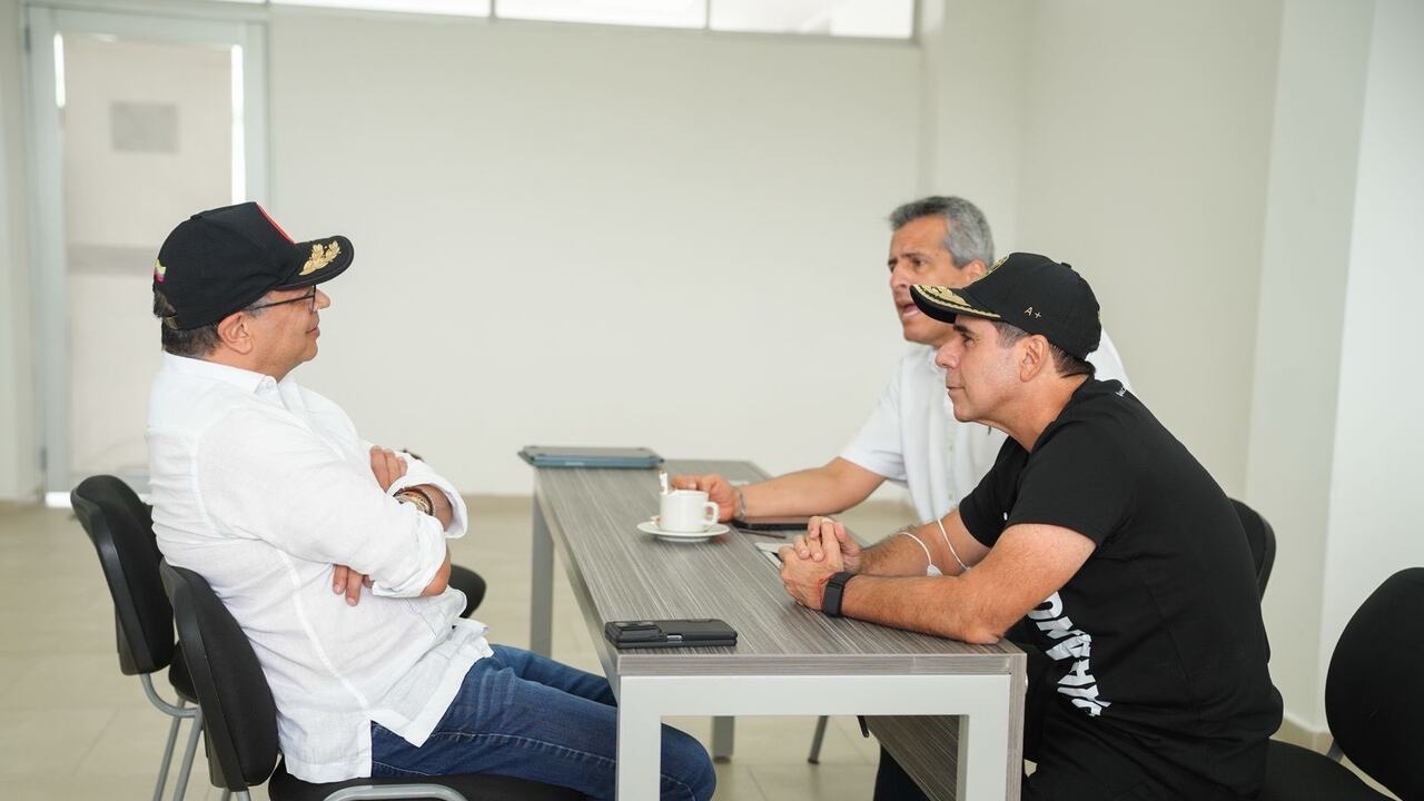 Reunión en la Base Naval entre Petro y Char.