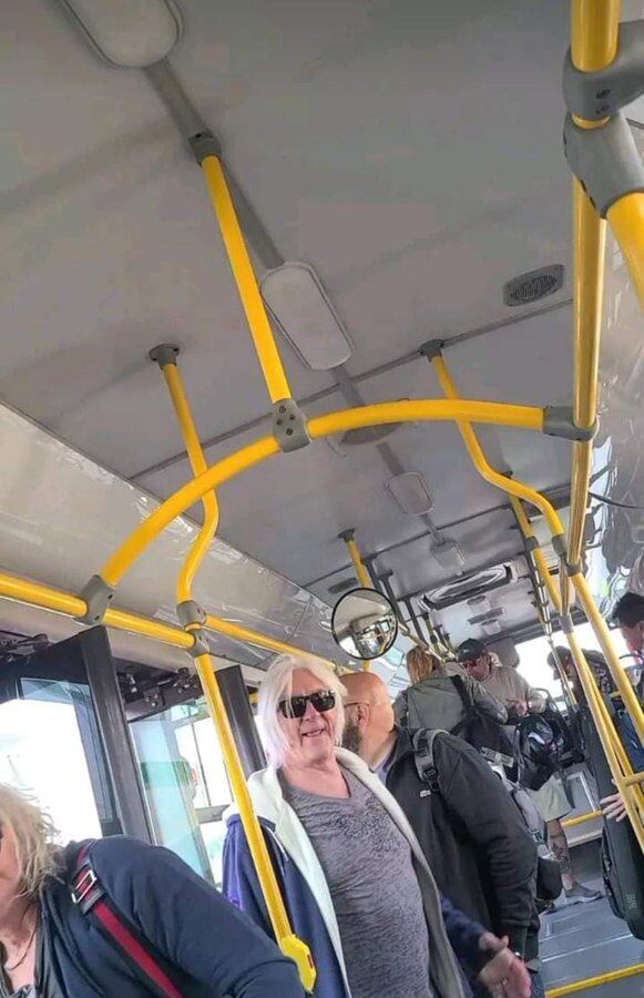 Joe Elliott habría sido visto en un articulado de Transmilenio.