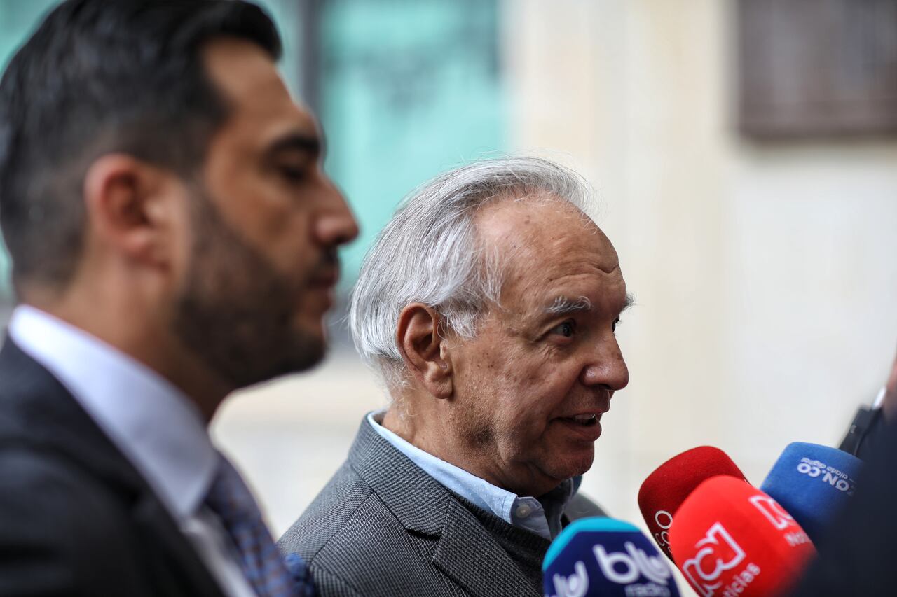 Ex ministro Ricardo Bonilla declarará en calidad de testigo , dentro del proceso en el que fueron citados todos los congresistas de la comisión parlamentaria de crédito público