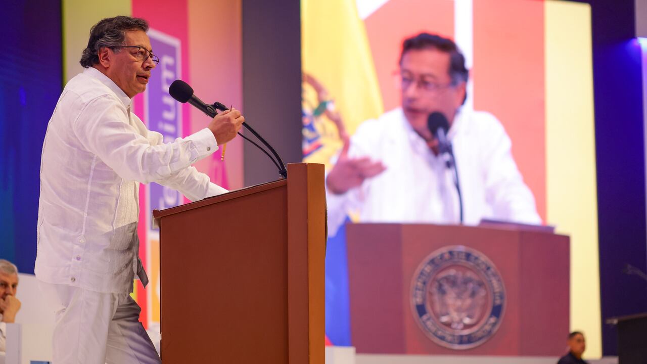 Gustavo Petro en el XXI Congreso Nacional de la Infraestructura en Cartagena.