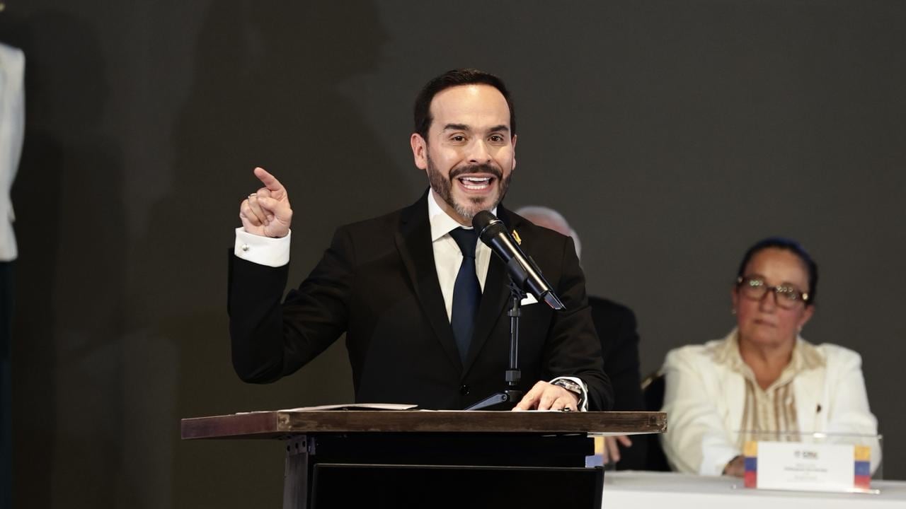 Abelardo De La Espriella, presidente electo de Colombia, advirtió que el país podría estar frente a “una bomba fiscal heredada del Gobierno saliente”.