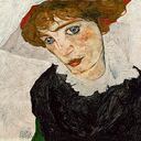 Imagen del "Retrato de Wally", famosa obra robada por los nazis y protagonista de una batalla judicial de 12 años que concluyó con el pago US$19 millones (unos 14,5 millones de euros), cuelga desde hoy definitivamente en el Museo Leopold de Viena, junto a un autorretrato de su autor, el pintor Egon Schiele. Es el lugar que le corresponde, pues la imagen de Wally Neuzil (1894-1917), amante de Schiele (1890-1918), "era la mitad que le faltaba" al sugestivo autorretrato del pintor, destacó hoy en rueda de prensa Elisabeth Leopold, esposa del fallecido Rudolf Leopold, fundador del museo que acordó la citada cifra por recuperar la codiciada obra.