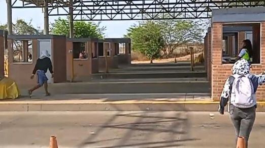 Preocupación en Cartagena por personas encapuchadas que estarían tomándose nuevamente el peaje de Pasacaballos.