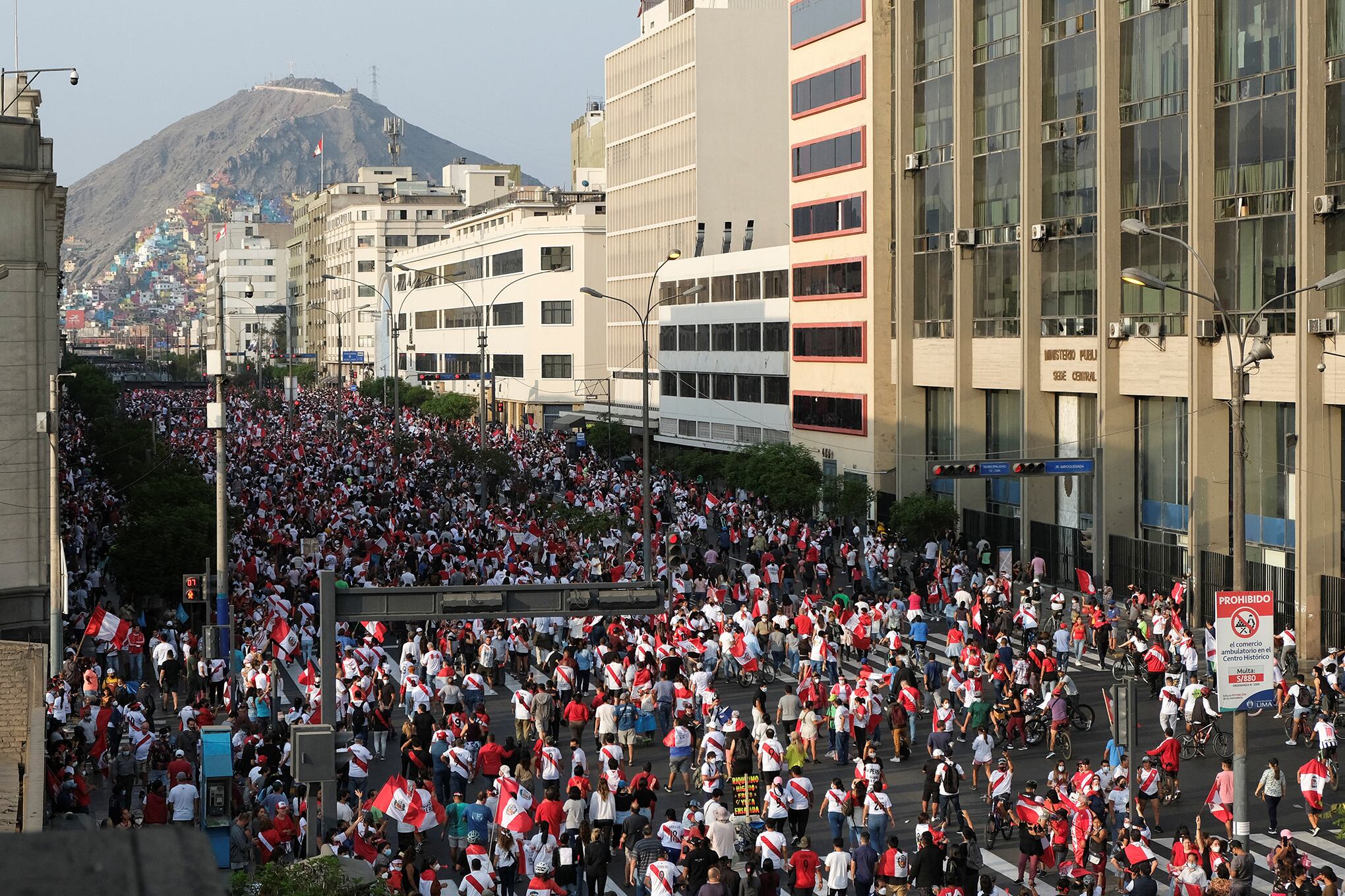 fuertes protestas en Perú