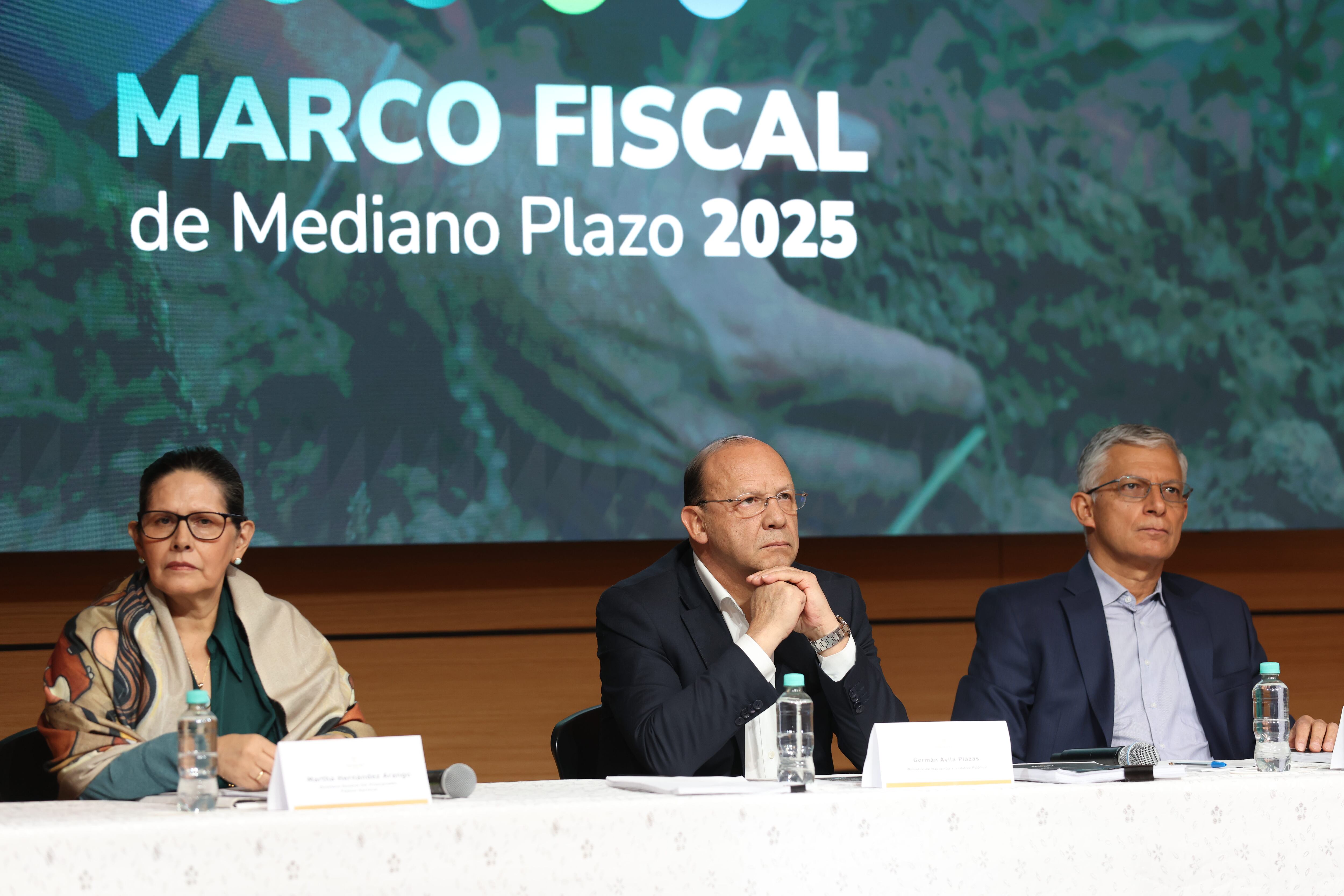 RUEDA DE PRENSA MARCO FISCAL DE MEDIANO PLAZO 2025.
Ministerio de hacienda