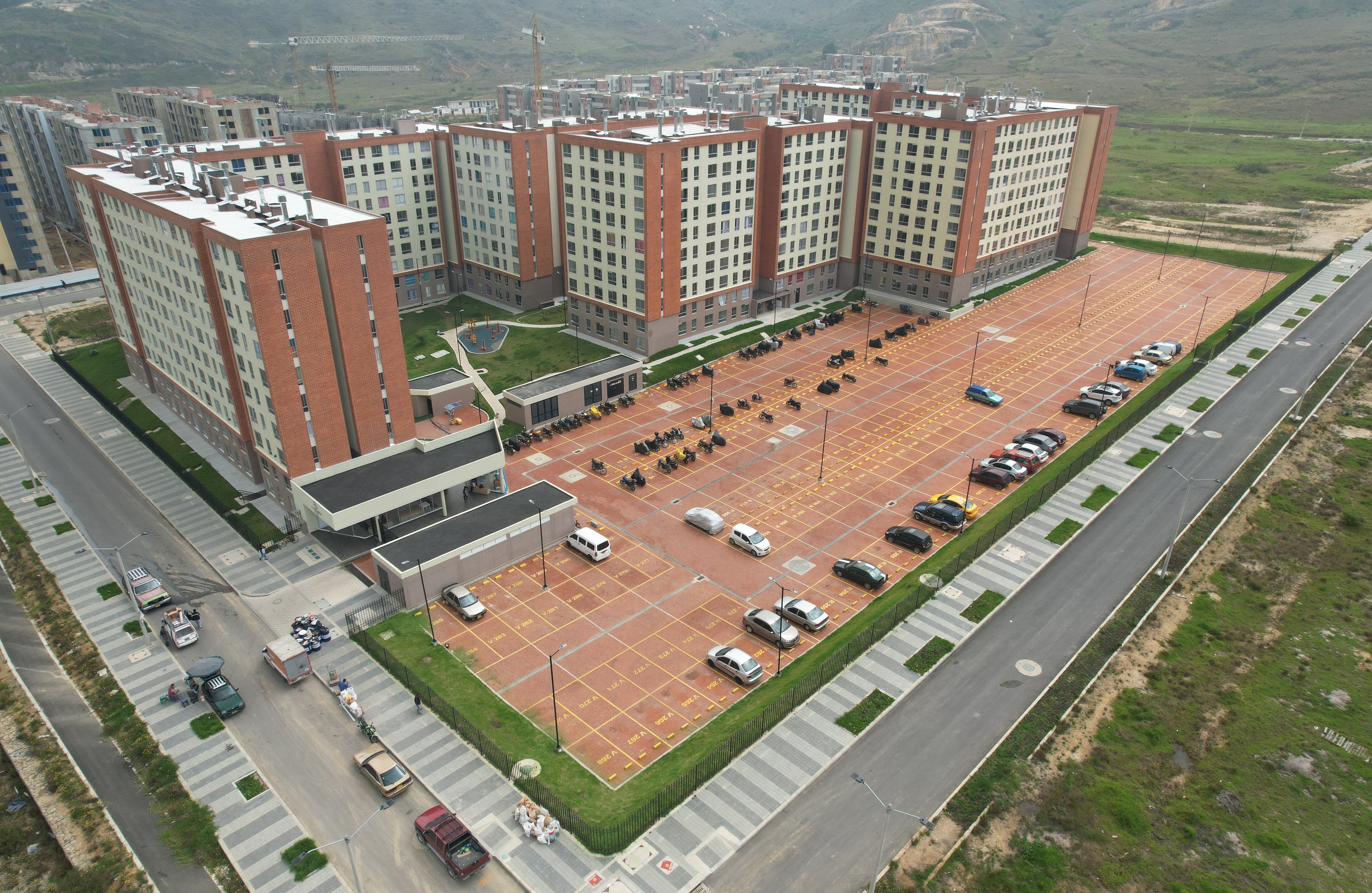 Situado en Ciudadela Maiporé, en Soacha, La Macarena es un proyecto coliving sostenible con certificación EDGE con espacios pensados para el bienestar. Las zonas sociales son uno de los aspectos más atractivos.