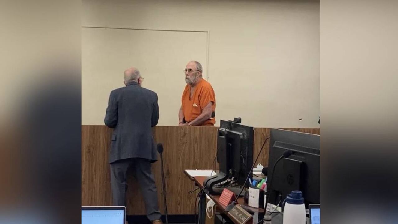 Anciano de 78 años asesinó a su vecino porque este invadió su propiedad para podar un árbol.